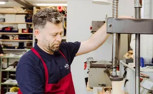 Geselle bei der Arbeit