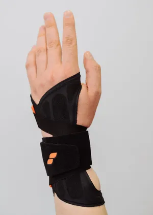 Abbildung einer Hand in einer Handbandage