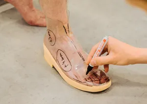 Testschuhe werden angepasst